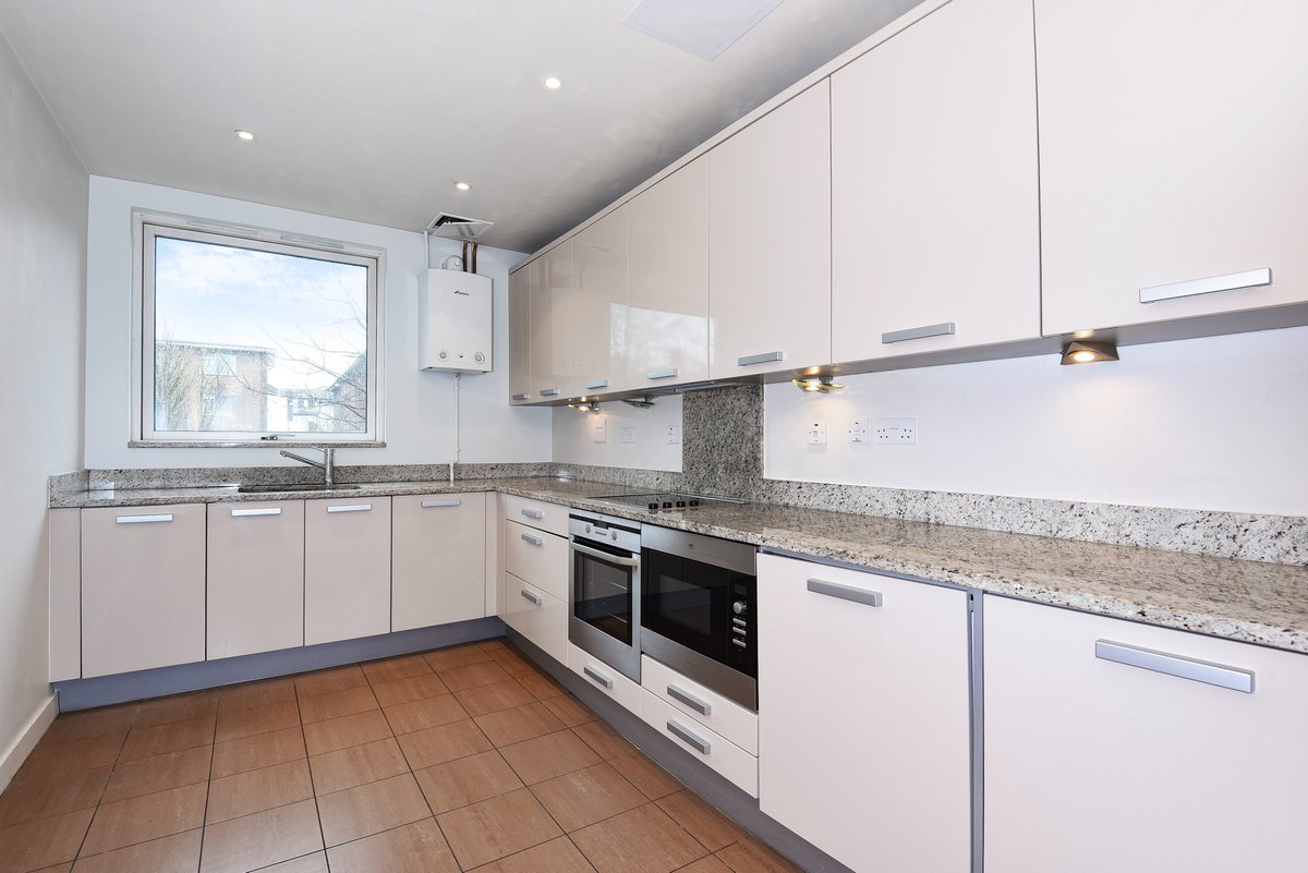 HamptonsHove's tweet photo. LET AGREED on this modern 2 bedroom, 2 bathroom first floor apartment located around #PrestonPark, #Brighton with underground parking! #SuccessfulFriday https://t.co/T3bY3AWZRc