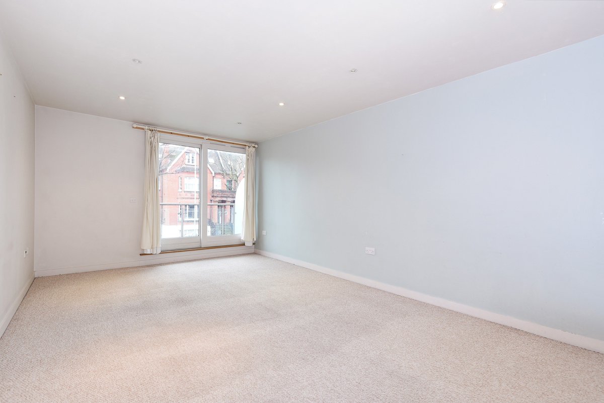 HamptonsHove's tweet photo. LET AGREED on this modern 2 bedroom, 2 bathroom first floor apartment located around #PrestonPark, #Brighton with underground parking! #SuccessfulFriday https://t.co/T3bY3AWZRc