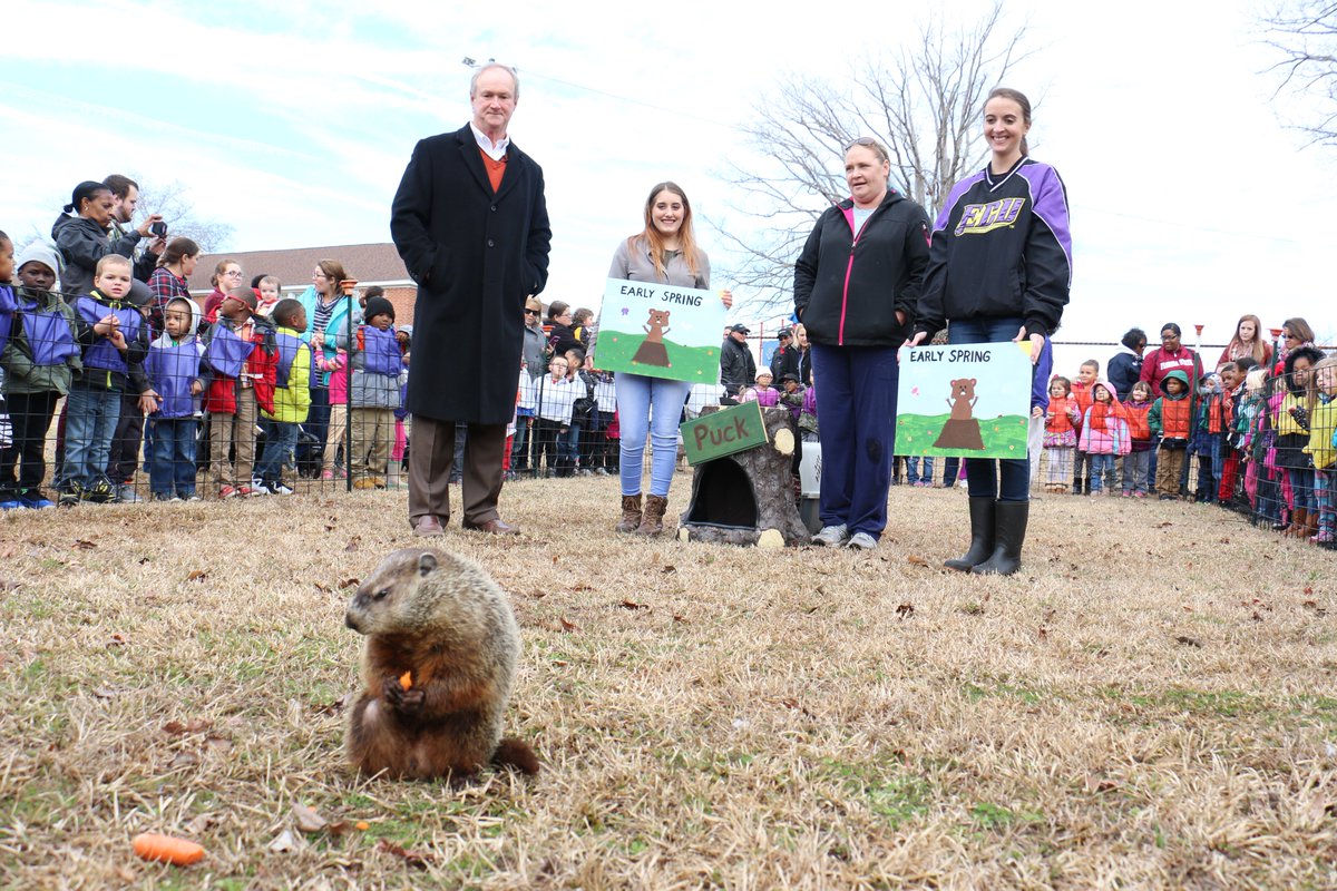 COJacksonville's tweet photo. Possumwood Puck tells Mayor Sammy Phillips to expect an early spring this year. Watch the video at https://t.co/nOzoMAzrRm 
@PossumwoodAcres https://t.co/gQBl4RSf8g