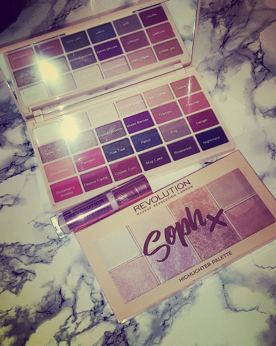 melly_js's tweet photo. @sophdoesnails @murmaroc #makeuprevolution #sophxpallets  #conealanddefine #mynewloves 😚 https://t.co/oteBh6a43G