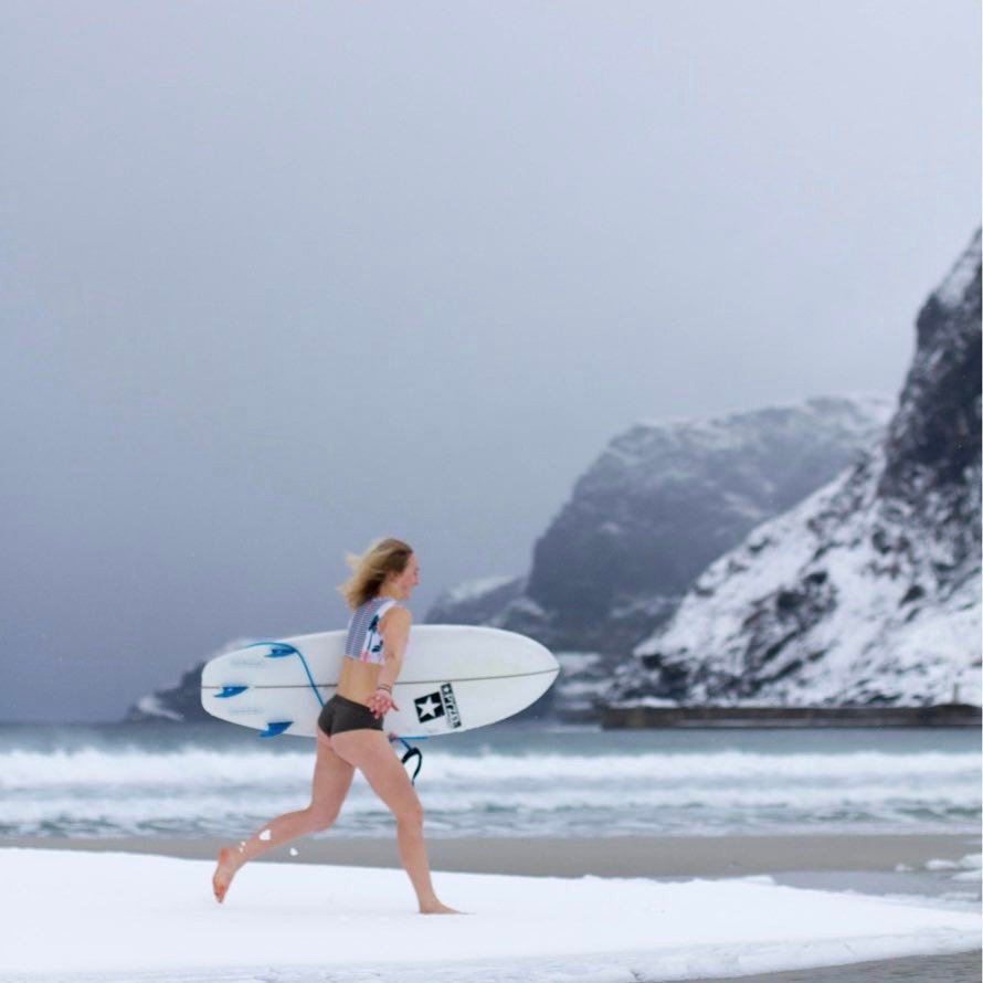 the_inertia's tweet photo. Why These Two Women Braved a Norwegian Sub-Zero Sesh… in Bikinis | https://t.co/JcsZJEzR0o

@surfnorge #hoddevik #arcticsurf #surfnorge #norway https://t.co/NXKIh1pff5