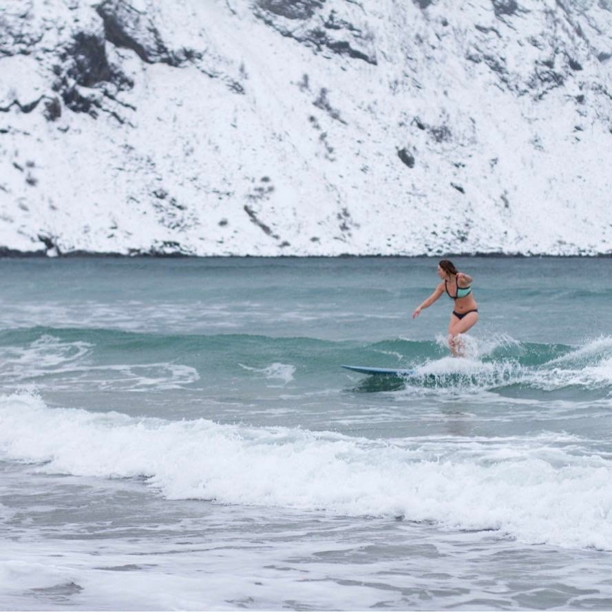 the_inertia's tweet photo. Why These Two Women Braved a Norwegian Sub-Zero Sesh… in Bikinis | https://t.co/JcsZJEzR0o

@surfnorge #hoddevik #arcticsurf #surfnorge #norway https://t.co/NXKIh1pff5