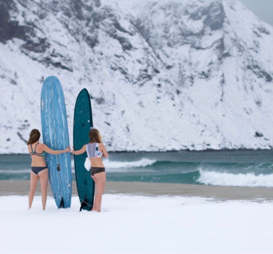 the_inertia's tweet photo. Why These Two Women Braved a Norwegian Sub-Zero Sesh… in Bikinis | https://t.co/JcsZJEzR0o

@surfnorge #hoddevik #arcticsurf #surfnorge #norway https://t.co/NXKIh1pff5