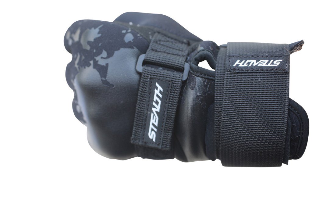 ski_fly's tweet photo. Stealth Glove by Ryan Dodd   $75.00 https://t.co/Qdv7iCh3wW https://t.co/uQmXwG2tEw