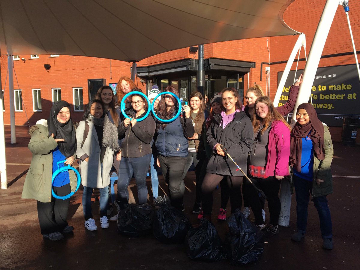 On wednesday our women's 2nds team helped the RH Love Your Campus Volunteering team with litter picking! We are looking forward to be volunteering with this team again! #RHVolunteering #team #lacrosse #communityspirit