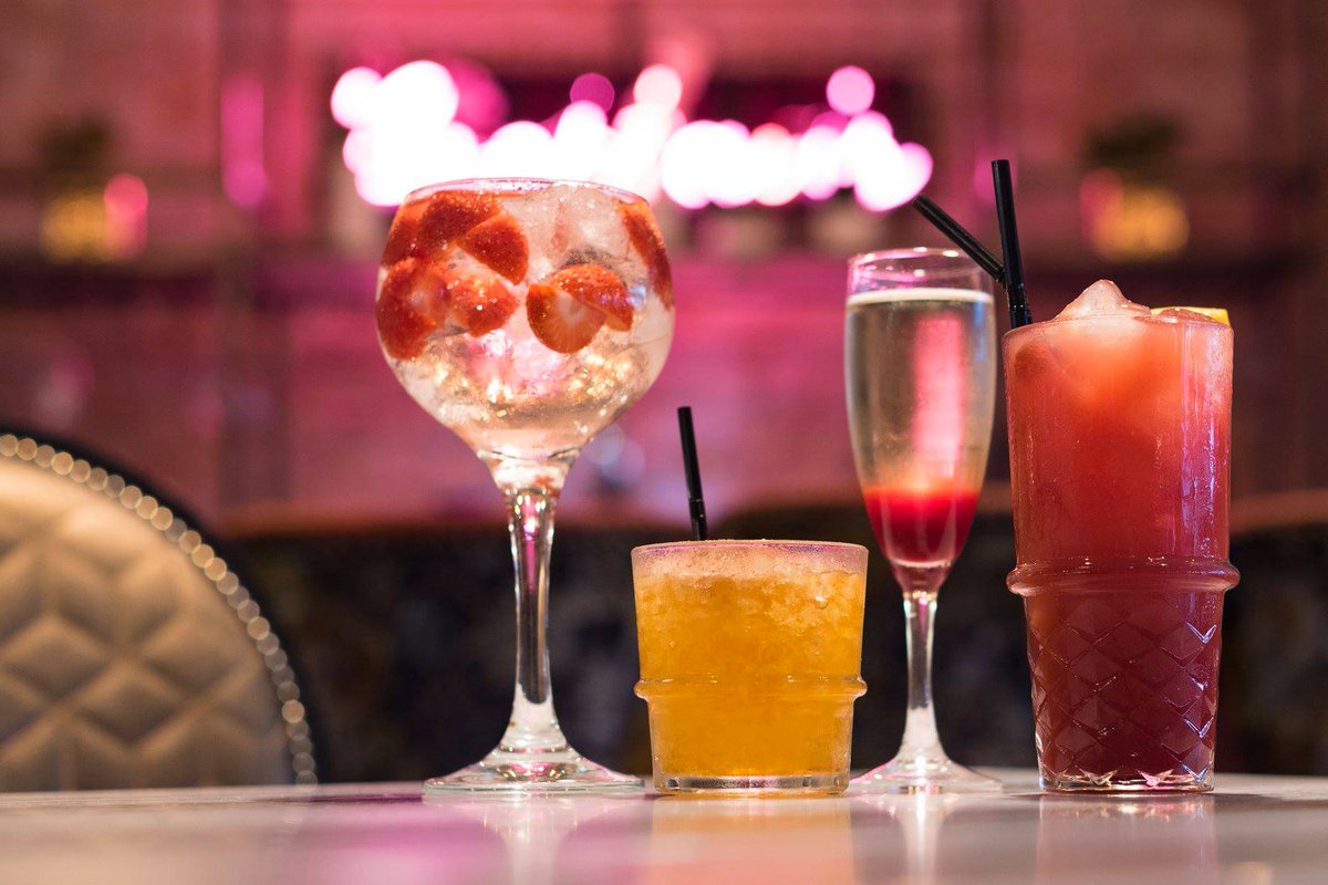 SlugEdinburgh's tweet image. 🍸🍹 Friday Night Goals 🍸🍹 #cocktails #cocktailsplease #slugedinburgh #slugandlettuce #partynight #Fridaynight  🎉