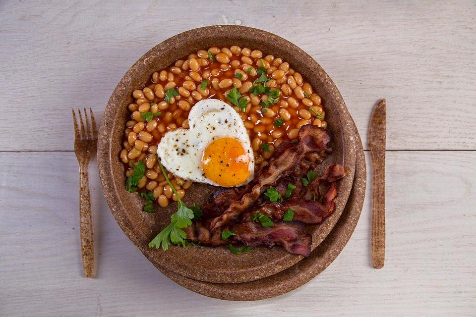 NaturconceptFR's tweet photo. Dernier jour avant le week-end, mais notre société n'a pas de répit ! 
Après un bon repas, nous continuons de développer notre projet qui s'avère toucher au but !! 
#ecology #workinprogress #startup #plates #DeveloppementDurable https://t.co/MXrD57mGJH