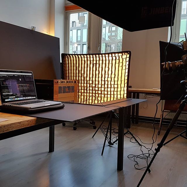 deBontAmps's tweet photo. Second #photoshoot with @thijsgaasendam ! Detti 125 solo pics and as a full set with the Viđur #preamp. Even the raw photos looked awesome already. #bass #amplifier #glamourshot https://t.co/6ZrOPrZIYh https://t.co/XXaTmVm6HX
