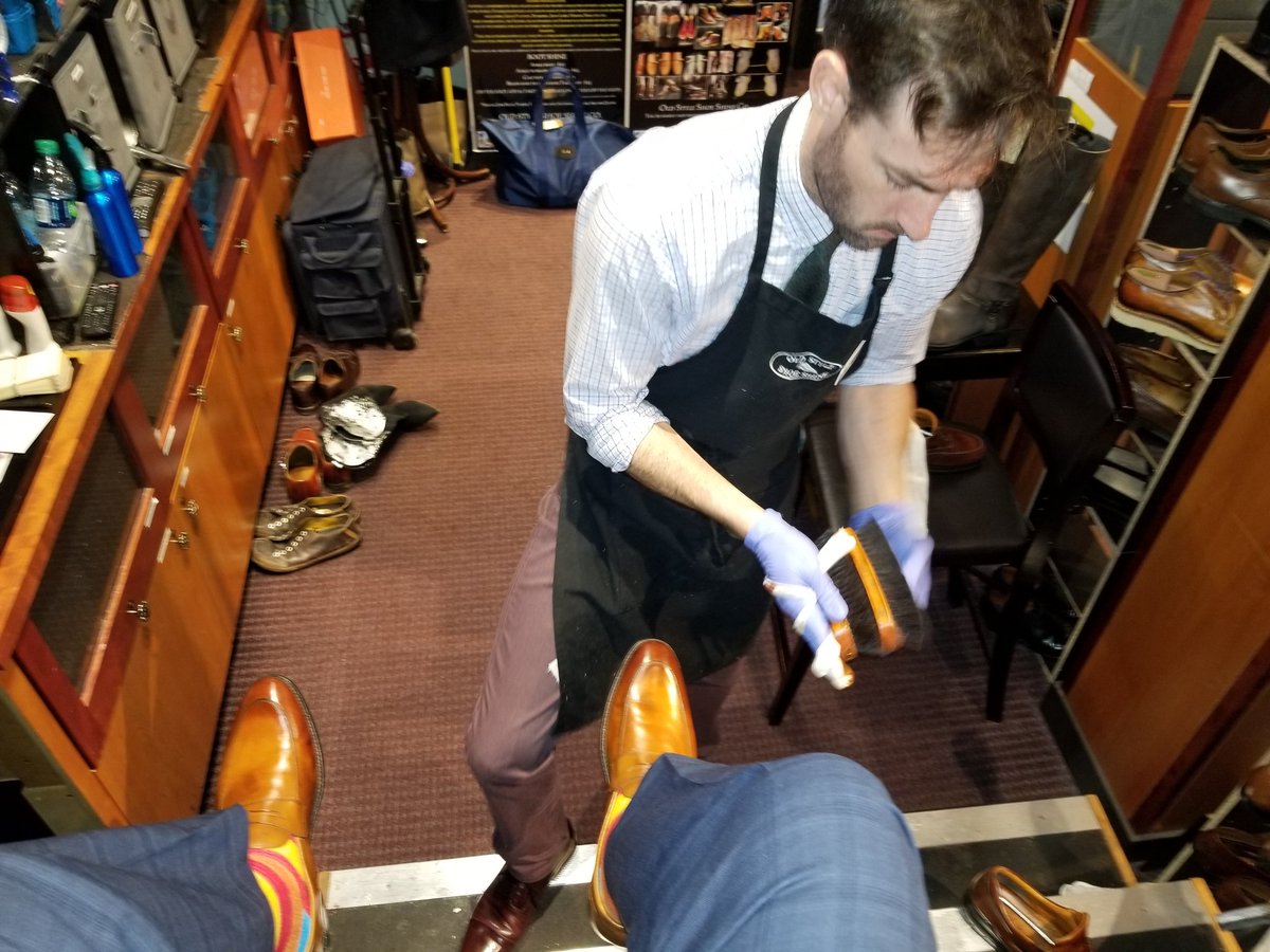 Oldstyleshine's tweet photo. Got time or no time? Dropping your shoes off is available. #ExecutiveShine now known as the #SeattleShine, for the long lasting weather resistant shine.
@MarkWrightKING5 @SheratonSeattle @FairmontOlympic @cbreSeattleArea @Mariners @tnorwalk @tomtullyokeefe https://t.co/X2Ram2HxDk
