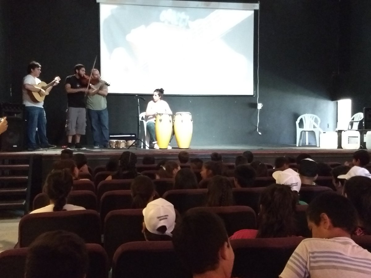 Colonia de vacaciones de la <a href="/municorrientes/">Municipalidad de Corrientes</a>, chicos de distintas delegaciones barriales visitando la Casa del Bicentenario. Una propuesta cultural con múltiples actividades para que los chicos se relacionen con las artes 🤹🎨🎷🎸🎹🎶🎺📽️🎬