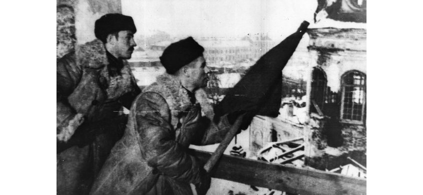 HistoryExtra's tweet photo. On this day in 1943, German forces surrendered at #Stalingrad https://t.co/tfAG4ABfBf #OTD https://t.co/9XSDaPa1Yh