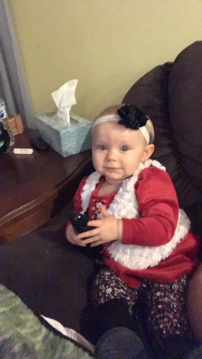 Alex_hendershot's tweet photo. This beautiful little girl is almost 11 months old. She loves when you walk with her. She’s gonna be walking soon. 😭❤️❤️❤️❤️ https://t.co/NIQ7JRFD0Y