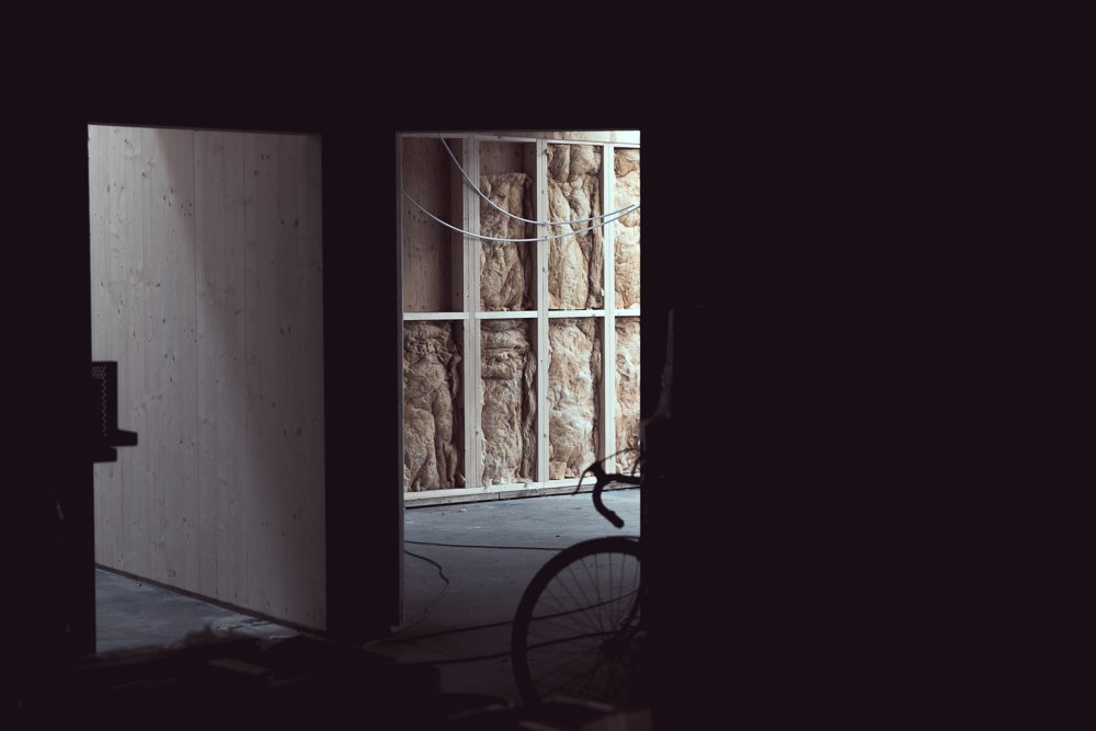 yondere17's tweet photo. We've had a special guest in the Warehouse, @andydonohoe has been taking some super slick shots of the warehouse work in progress.
#BeautyOnABuildingSite #clt #Bouldering #climbing #yonder #photodocumentary #Thisisyonder #BetweenaRockandaWorkspace #Walthamstow #London #E17 https://t.co/08pkLC57MC