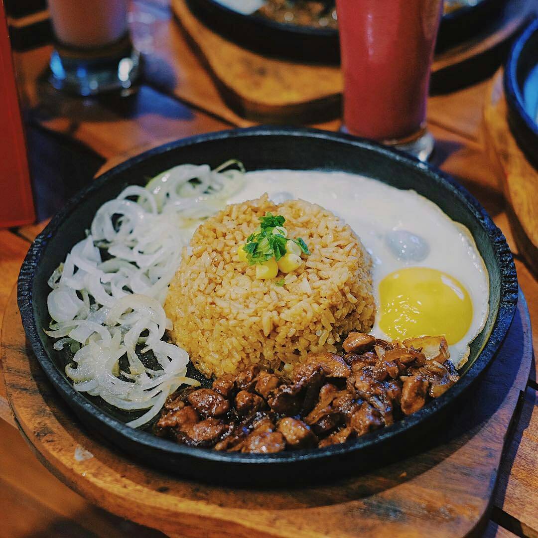 Selamat malam! Apa kabarnya Jumat malam ini? Lapar ya? Langsung cus makan NASGOR COKLAT AYAM TERIYAKI yaa :) #NasgorSomething