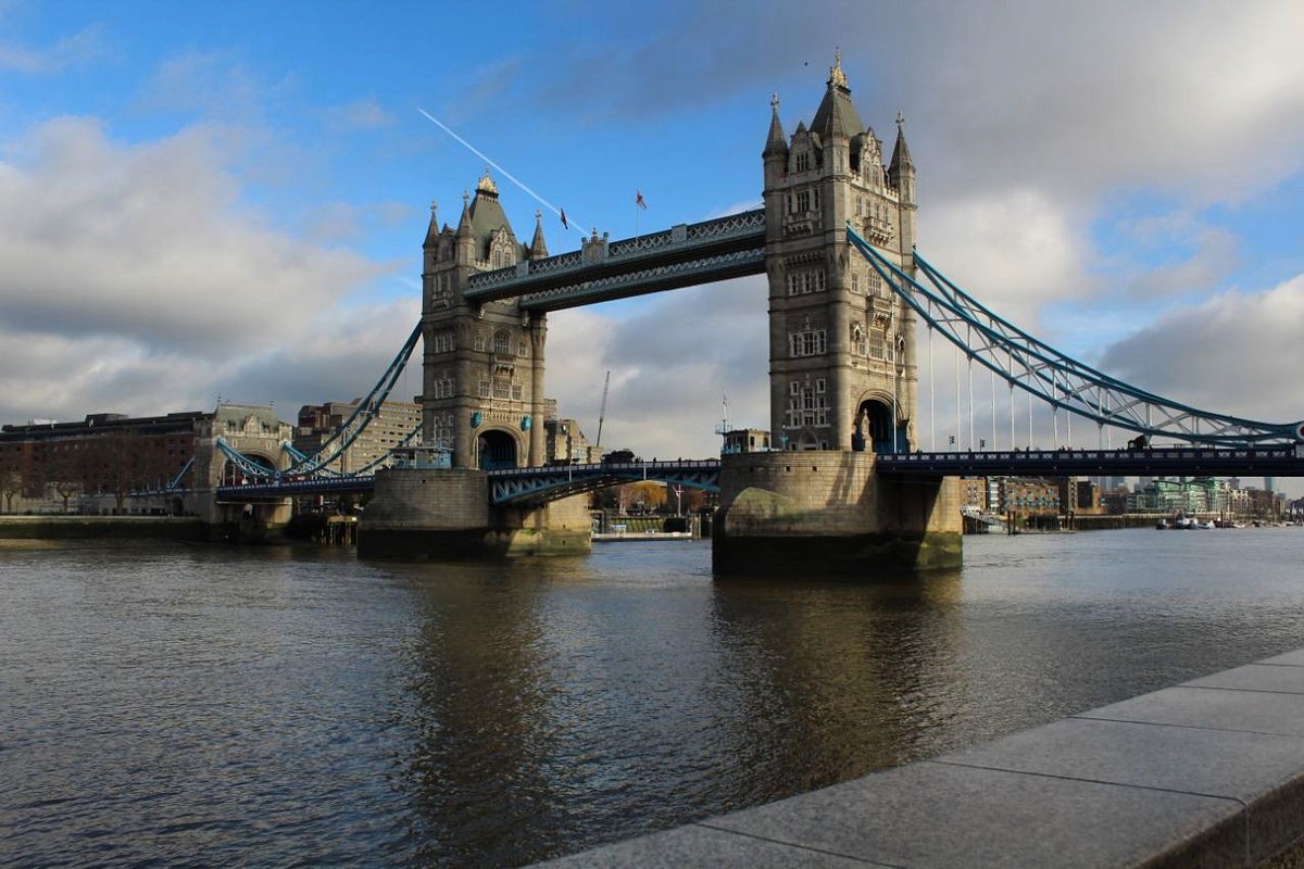 ferniesan's tweet photo. @visitlondon #Londonin4 💙🇬🇧 https://t.co/o1D2qYbN14