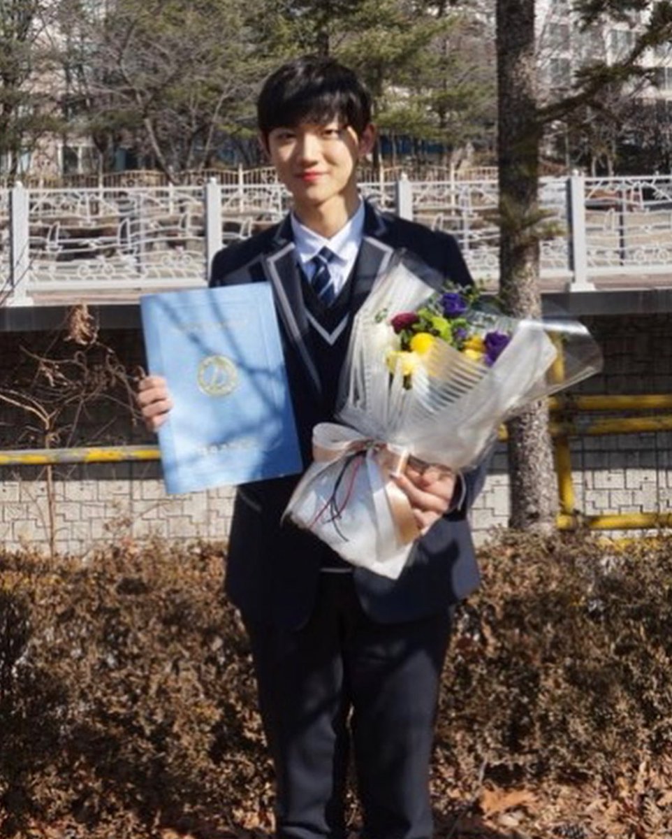 seoptpst's tweet photo. [ENG]
IG Update

[#Hyeongseop] My adolescence has totally ended 🎬
Adult Ahn Hyeongseop is starting from now!!
I met everyone at the end of my adolescence, I was grateful because I could end it happily~~~~~ In the future too, please give me a lot of love❤️❤️❤️❤️❤️😛👈🏻 https://t.co/8zKfwUX2Zc