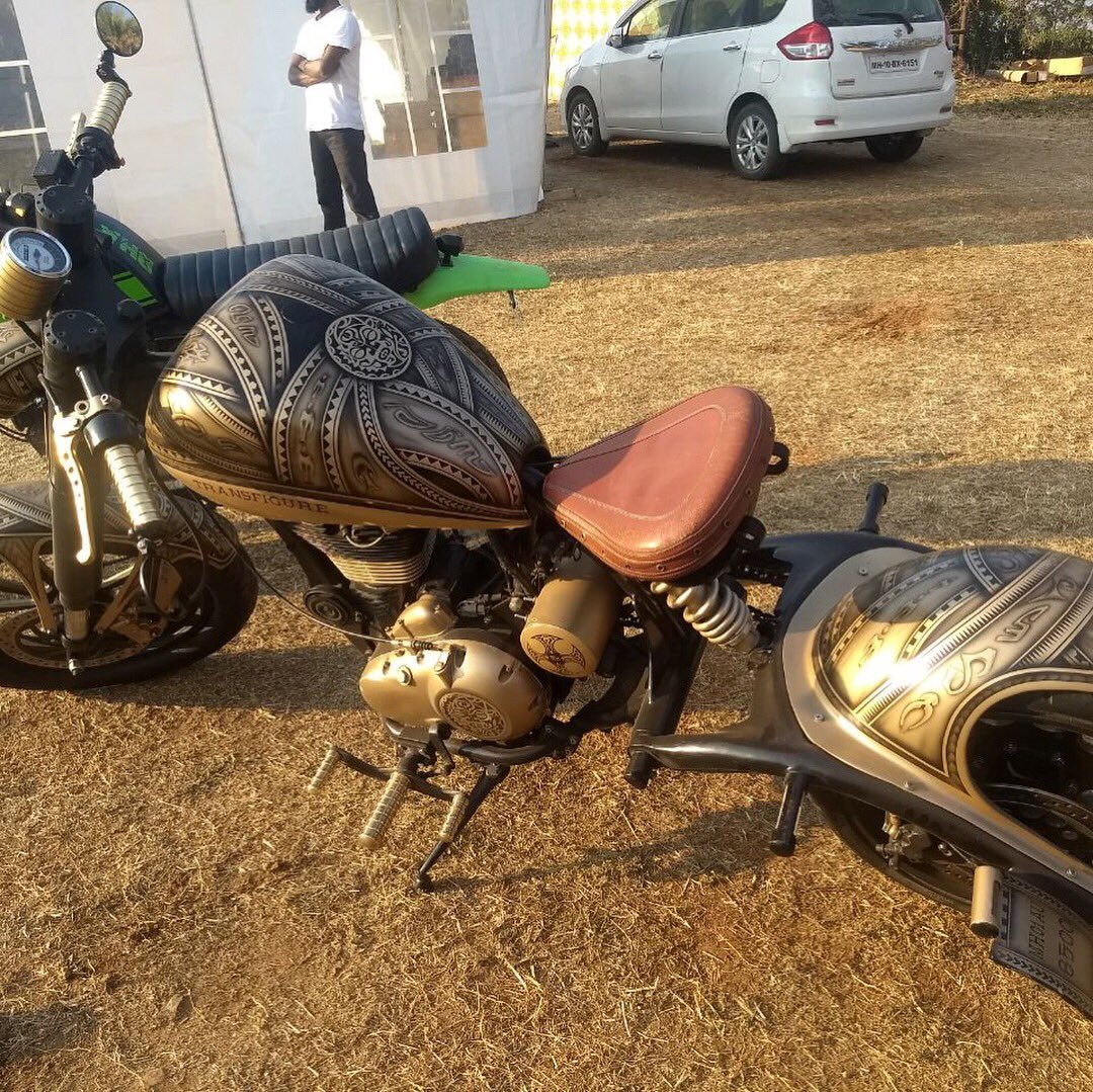 orangecandygear's tweet photo. Meet the beauties that came out to play at the #maharm . With their too cool for school vibes and wonderful craftsmanship they were turning heads all over. #modifiedmotorcycles #creativity #orangecandypanniers #bobmcridermania #travelontwowheels #eyecandy https://t.co/8yeIl1deTq