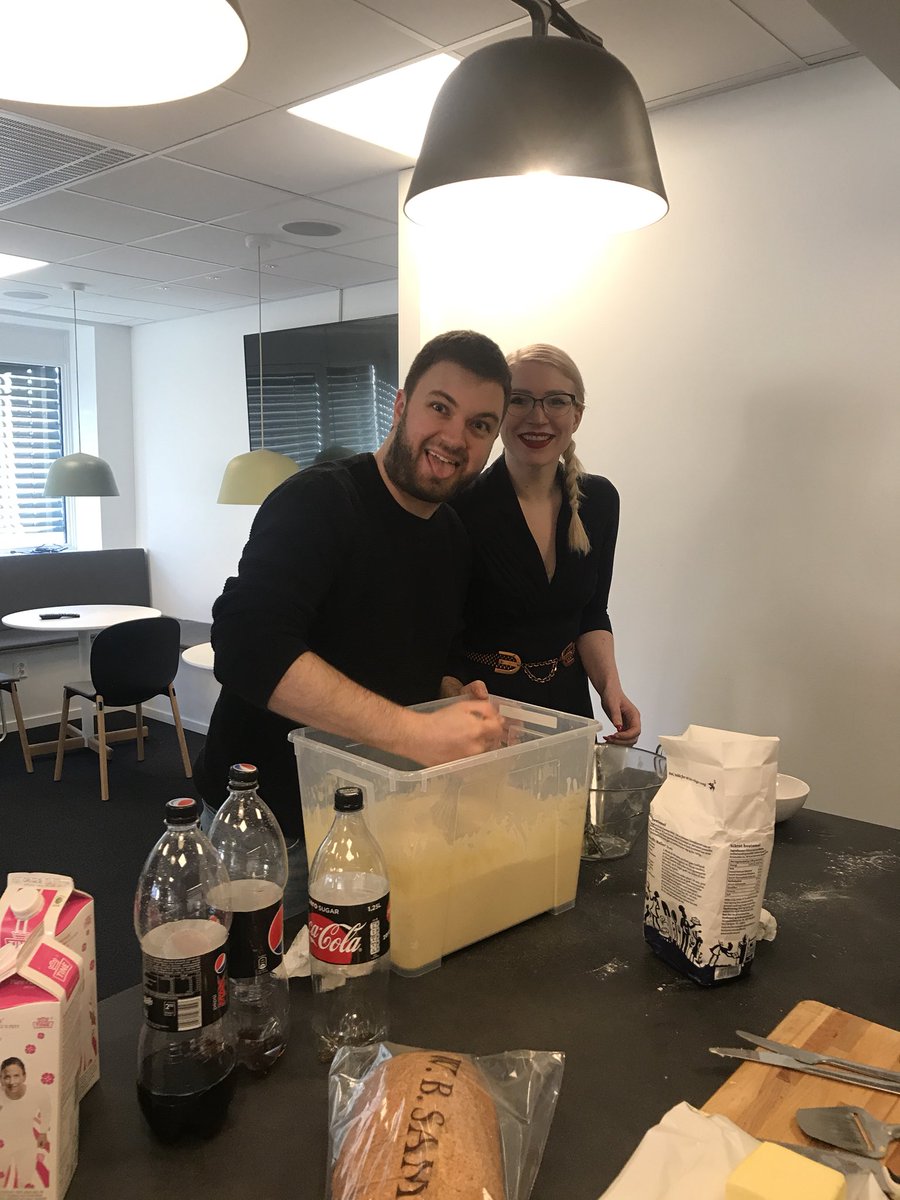 fusetools's tweet photo. That #FridayFeeling when you absolutely, positively MUST have waffles and 90s hits in the office! https://t.co/t6t00dsDjU