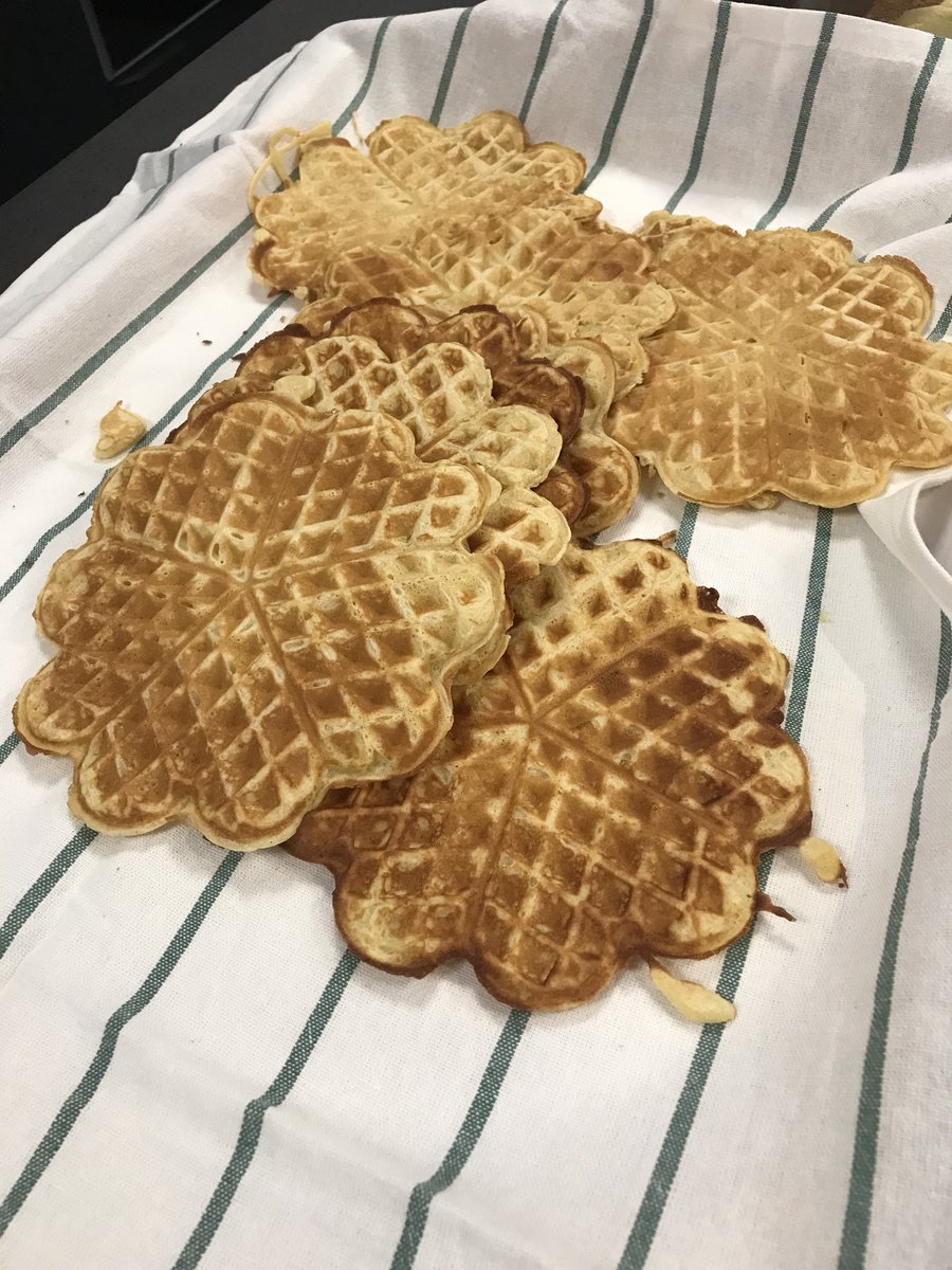 fusetools's tweet photo. That #FridayFeeling when you absolutely, positively MUST have waffles and 90s hits in the office! https://t.co/t6t00dsDjU