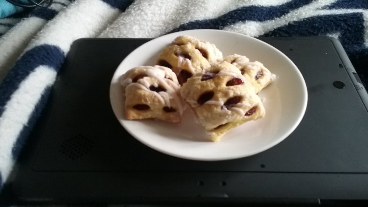 LLuth72's tweet photo. I did not post this yesterday.  Here is my sweet treat for breakfast:  blueberry mini-strudels.  My mother bought them from @shopfamilyfare. They are GOOD! https://t.co/X2aTTgkw0f