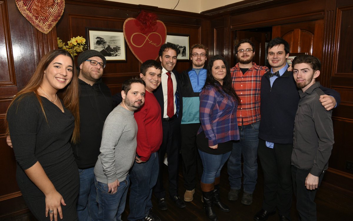 sarmad4ny's tweet photo. Humbled to have had such an enthusiastic, supportive crowd at our Meet and Greet at Rory Dolan's. We must do all we can to put the American Dream in reach of ALL New Yorkers! https://t.co/62ocjJjNKe