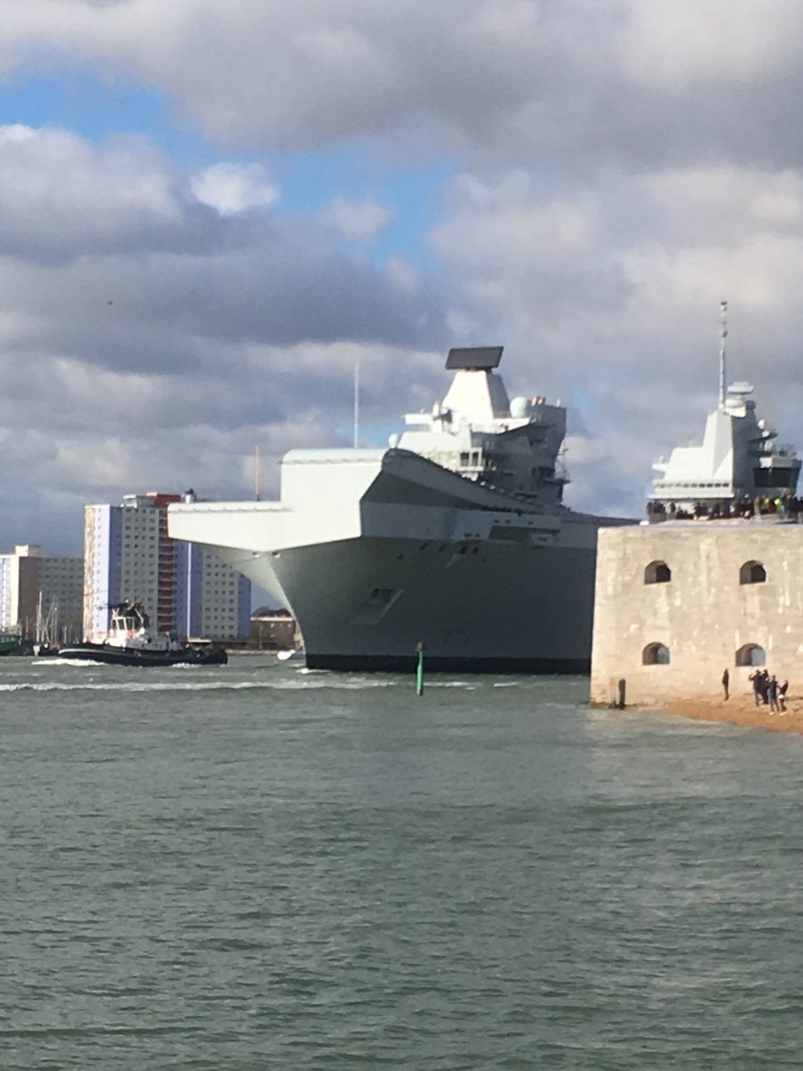 Queen Elizabeth passes round tower