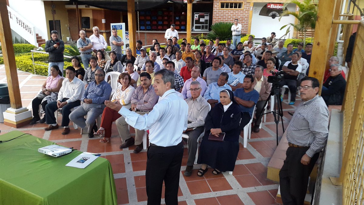 Reunión con moradores de la vía Landangui - Taxiche, parroquia Malacatos, cantón Loja.
Tema: Pavimentación de vía 
 <a href="/prefecturaloja/">Prefectura de Loja</a>