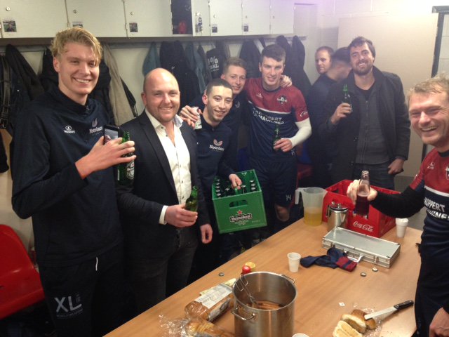 BrendanvdBerg's tweet photo. Gister samen met @jefkouw @fcsgravenzande een feestelijke avond bezorgd, nadat ze vorige week zijn verkozen tot Westlands Sportploeg van het jaar 2017. Namens @RaboWestland nogmaals van harte gefeliciteerd! https://t.co/Jy2UOCIqQV