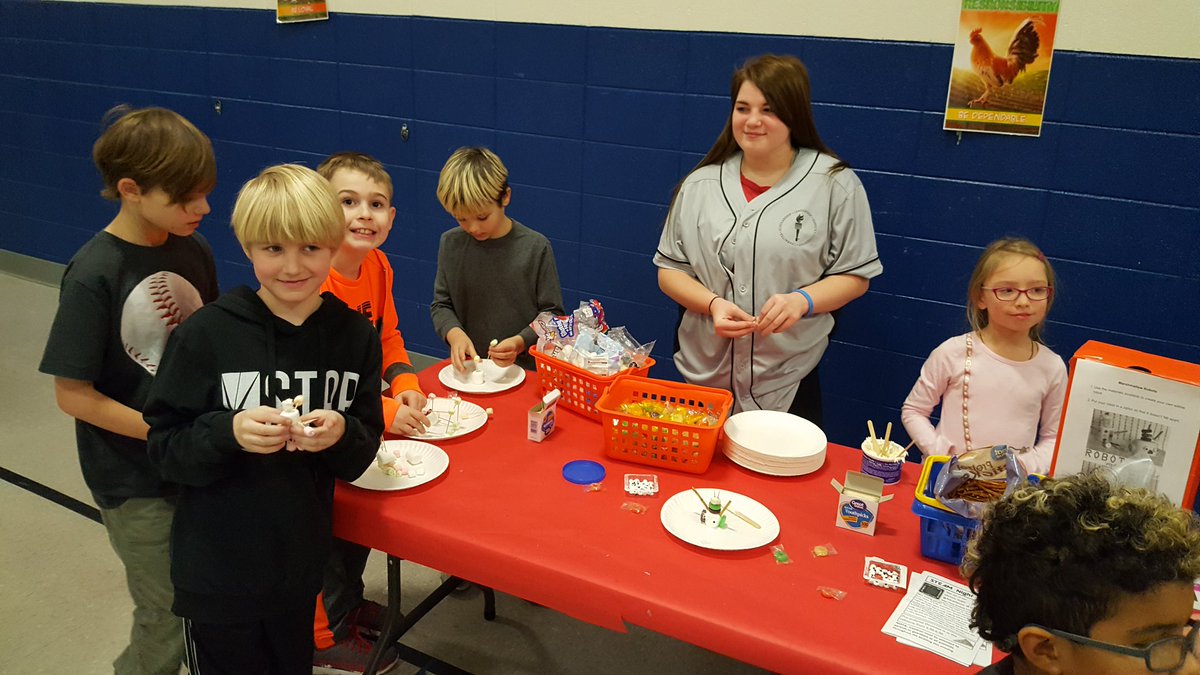 Summers_KG's tweet photo. More pics of our amazing volunteers!  We could not have made #steamsps 2018 a success without you!  It's always a blast to see former students all grown up! @officialSPS #McBrideJourney @McBrideMtnLions https://t.co/ZG1m14fvpL