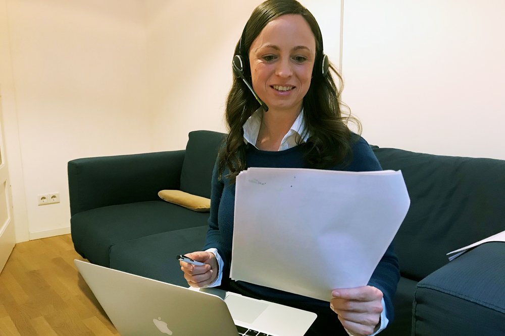 Bei der Arbeit: <a href="/CKnorz/">Christina Knorz</a> unterstützt noch bis Ende April Redaktionen der Verlagsgruppe Rhein Main in der Arbeit mit #Lesewert – via telefonischer Mittagskonferenzen mit <a href="/aznachrichten/">Allgemeine Zeitung</a>, <a href="/wznachrichten/">Wormser Zeitung</a>, <a href="/Echo_Zeitungen/">Echo Zeitungen</a> und <a href="/wknachrichten/">Wiesbadener Kurier</a>. #Journalismus #Lokaljournalismus #Coaching