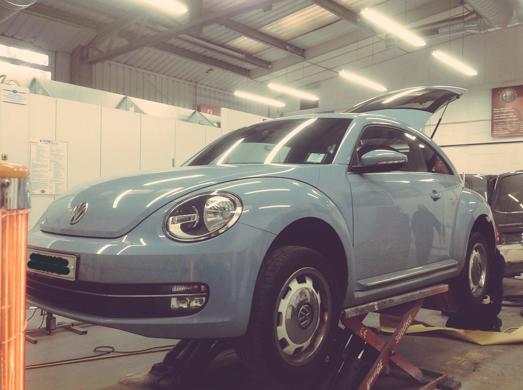 Busy Friday here at our #Llanishen HQ

Have a great weekend everyone! 

#rangerover #Volkswagen #beetle