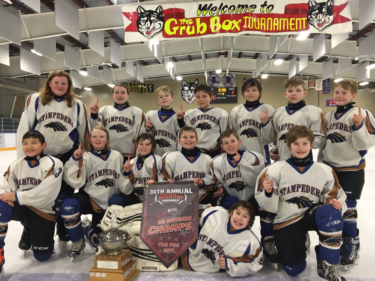 svminorhockey's tweet photo. A healthy group of our Atom A Stampeders are returning to defend their #GrubBoxCup title today... #MaddixTheMangler
#Kaizer #ToeDragTayvin #HitmanHart #TheKirkieMonster #TuckerThePucker #OwieTheGoalie https://t.co/Gon0IHvI4e