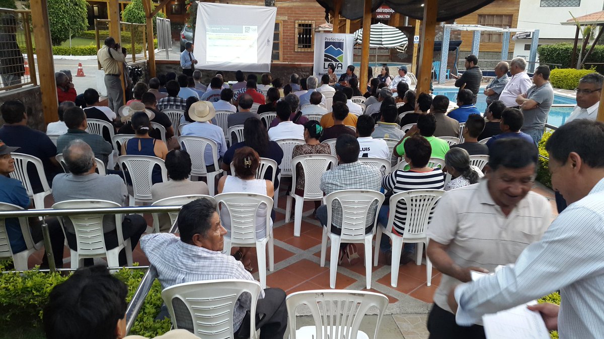 fgbritohurtado's tweet photo. Reunión con moradores de la vía Landangui - Taxiche, parroquia Malacatos, cantón Loja.
Tema: Pavimentación de vía 
 @prefecturaloja https://t.co/3c68M3J6ui