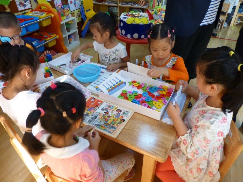 NathanEditions's tweet photo. #Chine  : une association d’experts et pédagogues a été mandatée pour sélectionner 100 #jeux éducatifs favorisant le développement du jeune enfant. 16 produits Nathan font partie de ce 1er palmarès. En savoir plus : https://t.co/qOoPf2a5fm @Nathan_maternel  #Education #Pedagogie https://t.co/RkKNggB4v1