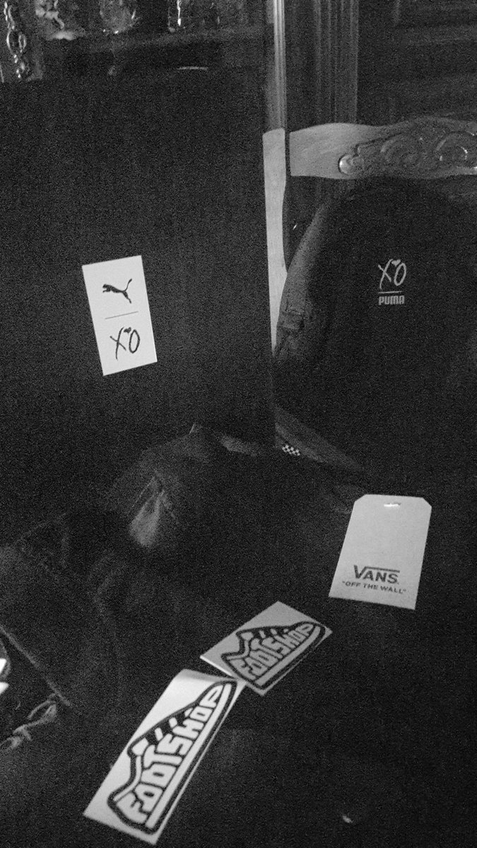 ANa_CSGO's tweet photo. Finally arrived, thank you @footshopeu for this sweet package ! 🤙 #WeekndXO #Parallel #Vans🔝town https://t.co/bOOiY3zirH