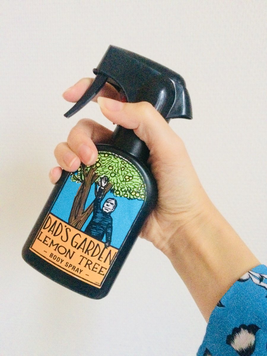 lifecoldclimate's tweet image. Day 18: Dad’s Garden Lemon Tree by @LushLtd. I admit I mostly bought this for the packaging, but it’s a nice cologne with citrus fruit front and center. #30daysofperfume #SOTD #lushcosmetics #greatdesign
