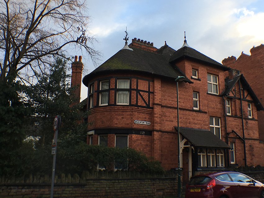 #Nottingham 's darling Architect Watson #Fothergill built The Wiverton in 1894. Stay at a turly #historical #servicedapartment close to the heart of the city. Use #discountcode FABFEB18 and get 15% off. Book here: tinyurl.com/yaw23spj