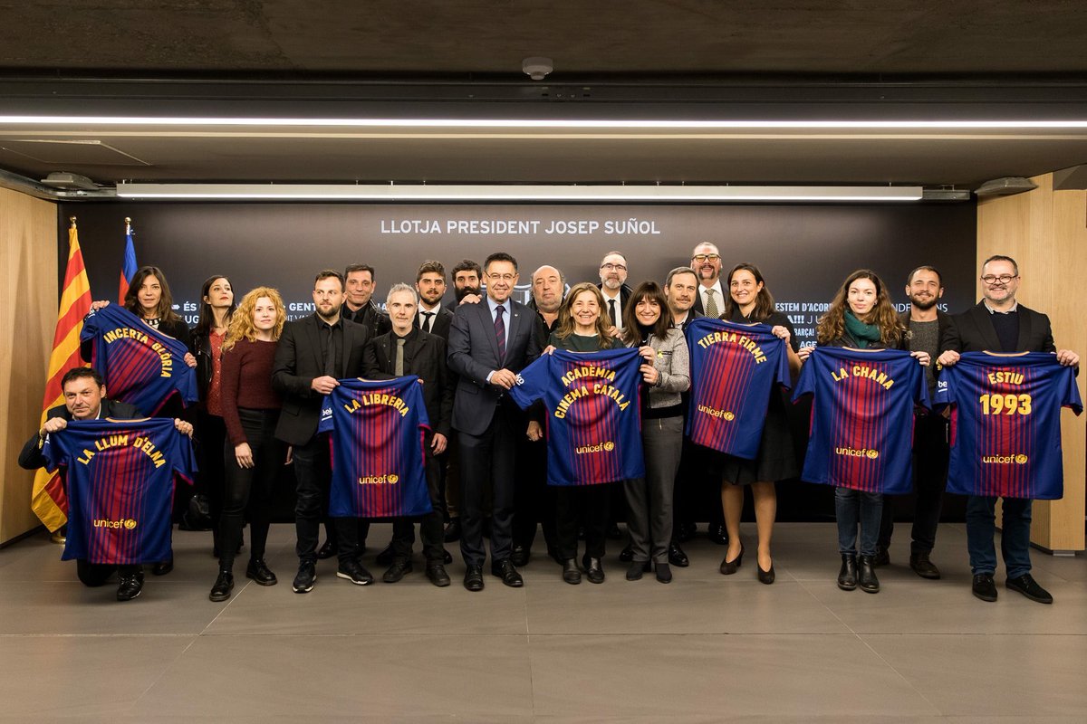 academiacinecat's tweet photo. Com és tradició, el president del @FCBarcelona Sr. Josep Maria Bartomeu va invitar als guanyadors dels #10premisgaudí a la llotja presidencial per veure el partit de semifinals de la Copa del Rei Barça - @valenciacf Molt agraïts #premisgaudi2018 https://t.co/pYj1pqDCHg