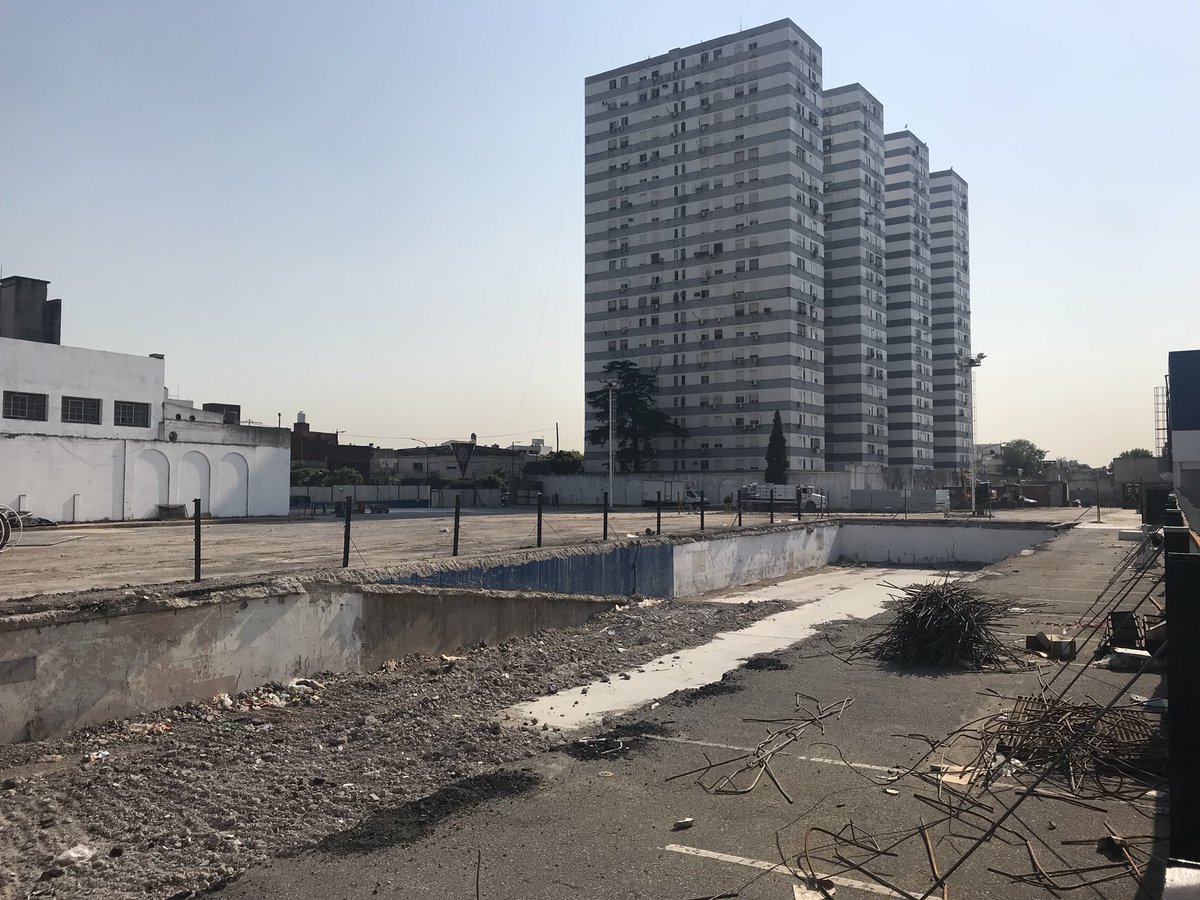 BoedoAzulgrana's tweet photo. La obra en Av. La Plata se encuentra PARADA. Solicitamos a Leonardo Scarone y @MatiasLammens que nos brinden información al respecto.
#VueltaABoedo #MoveteCarrefour
(📷 @SLEterno) https://t.co/tqc3lnwh92