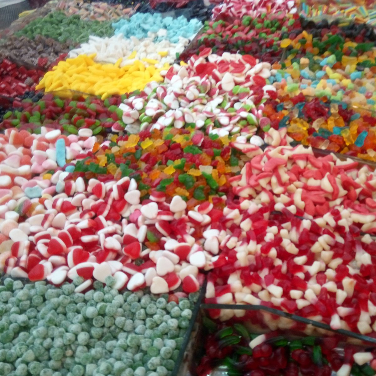 JonathanBerim's tweet image. Comprando cosas ricas para disfrutar con el grupo de @TaglitArgentina @BRIFGiving @dalequeva440 a quienes acompañaré con rab de shabat. ¡A disfrutar! #Taglit #Javaia @israelexperience.arg