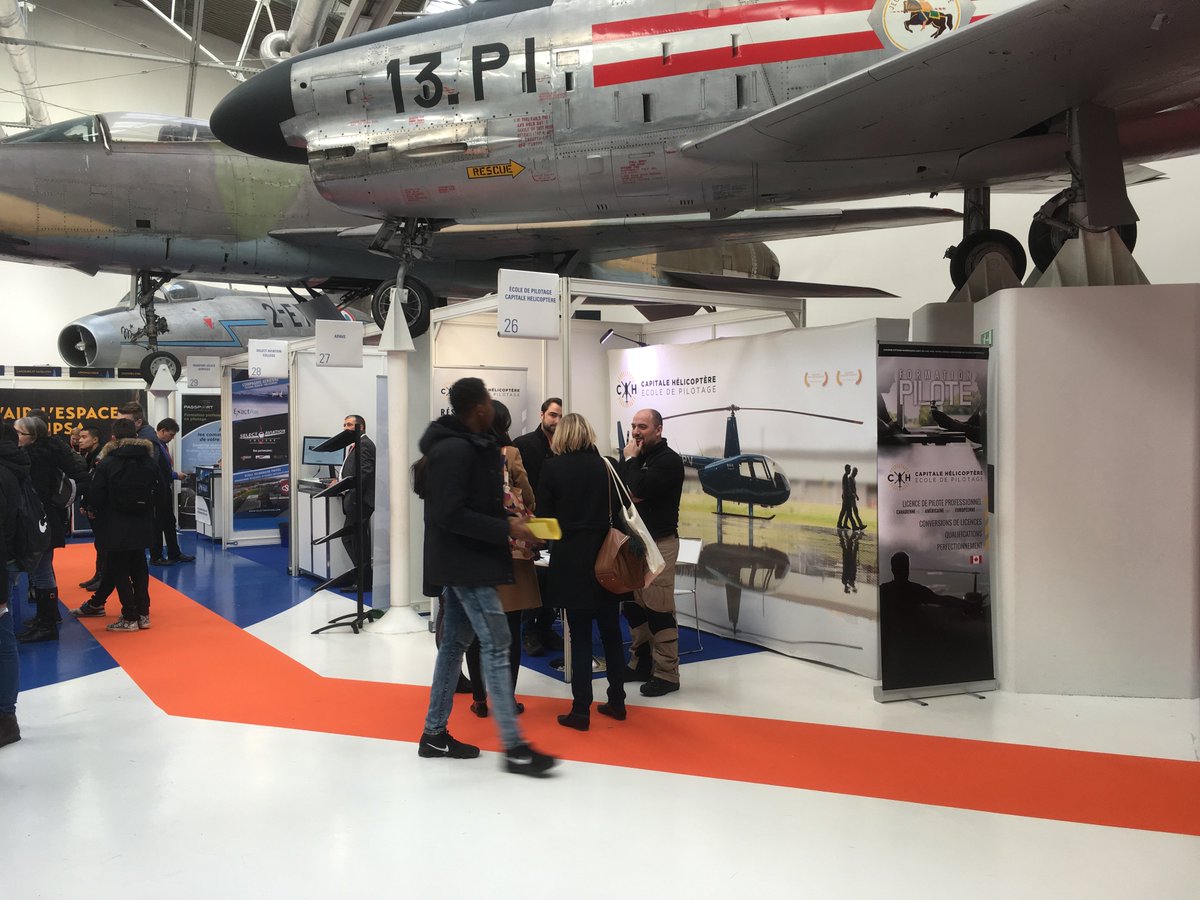 CapitaleHelipro's tweet photo. C'est parti pour le #SFMAero18 ! Nous sommes très heureux de prendre part à l'événement encore une fois cette année! #capitalhelicoptere #pilote #pilotage #Aeronautique https://t.co/VlyTIHNO4W