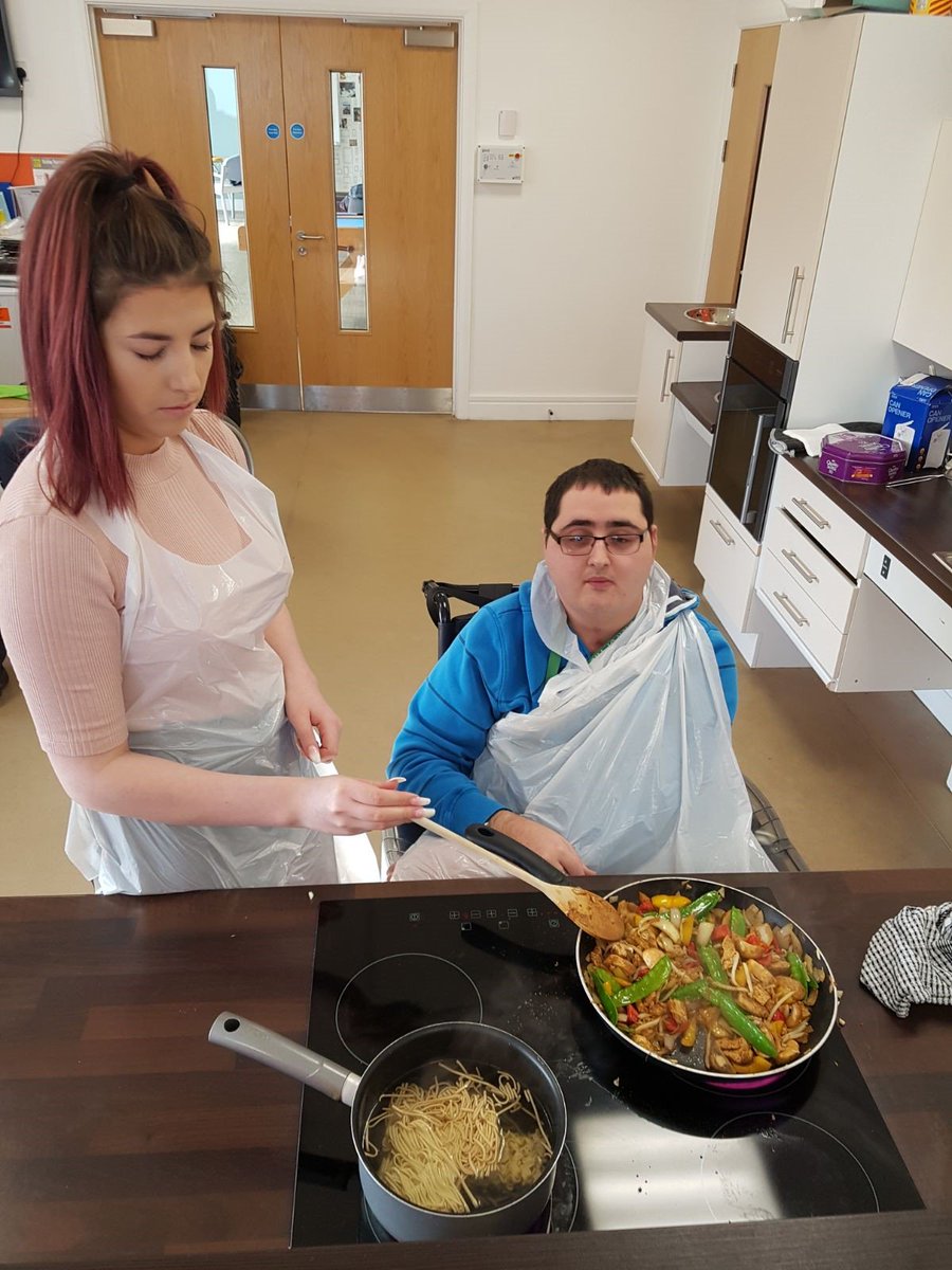 Dirrans_centre's tweet photo. Some photos of our cook group working to make a stir fry on Thursday using fresh ingredients and team work.  Lunch was delicious. 🥘 Well done everyone! #dirranskitchen https://t.co/wfgdanz8gp