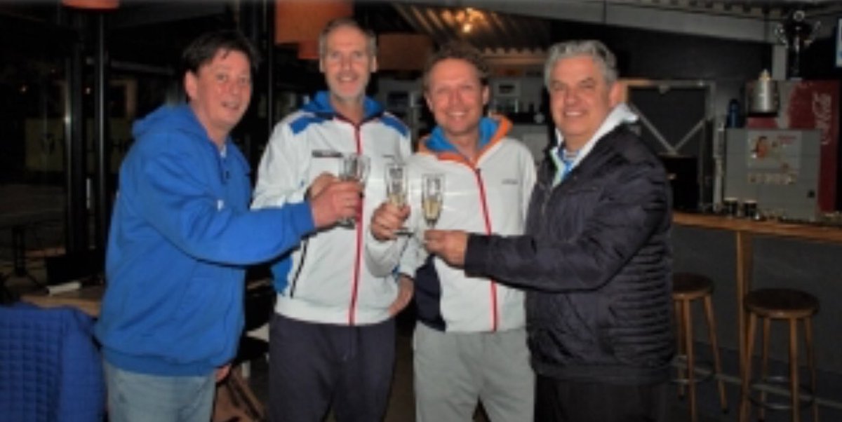 ZLTBtennis's tweet image. De samenwerking van tennisclub ZLTB in Zwolle en de tennistrainers is verlengd.Voorzitter Robert Van Overvest en Breakpoint bekrachtigen de overeenkomst voor 5 jr. bit.ly/2E5rtwv @ZLTBtennis @veeralleezwolle @BreakpointMD @sportstentorzwo @KNLTBnoordoost @KNLTBToptennis