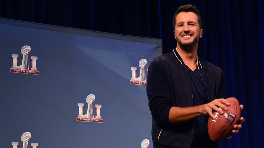 .@LukeBryanOnline dreams BIG. His current aspiration is to headline the Super Bowl #HalftimeShow. We believe in you, Luke! 😘 at.cmt.com/u2zR30i7ACR