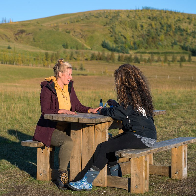 OPI_Spain's tweet image. ¿Eres de "más es menos" o de #LessIsNorse? Hay ocasiones en las que las manicuras discretas quedan perfectas para destacar otros aspectos del look. ¿Qué te parece este tono de #OPIIceland?