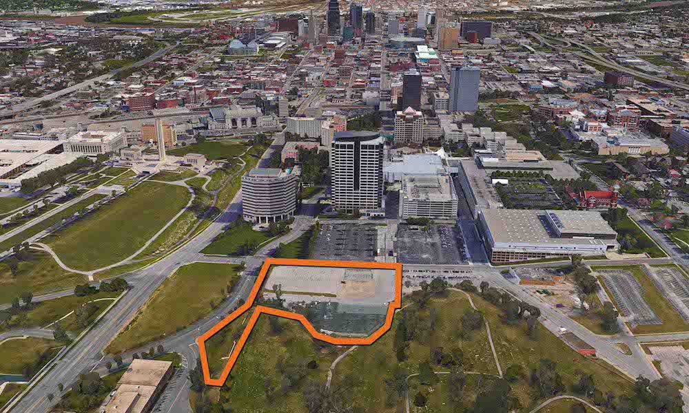 kckansascity's tweet photo. Crown Center offers new apartment construction site to developers. #cityscenekc https://t.co/0bTnpPbhkO https://t.co/ob3uKLmX6H