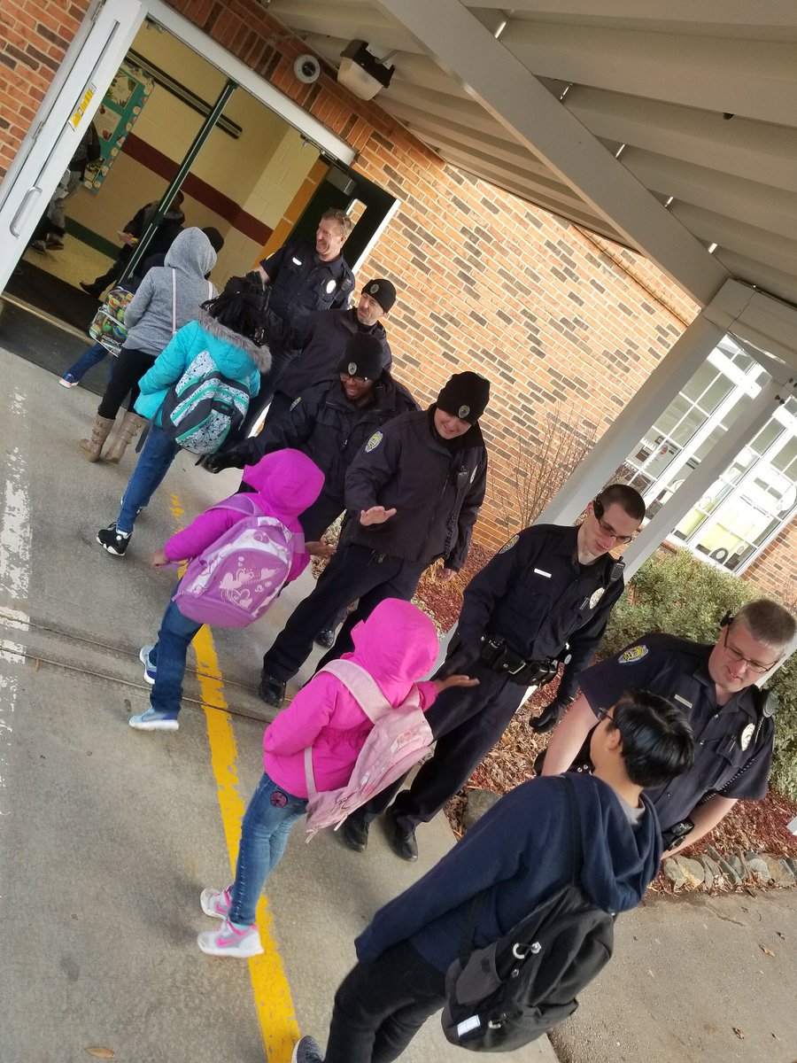 cityofwspolice's tweet photo. HIGH FIVE FRIDAY :)  Platoon 1 welcoming students to school at Gibson Elementary. TGIF!! Thank you parents, educators, officers and everyone else that support and lift up our young ones.  150  #policews #wsfcss https://t.co/KTYASkag4H