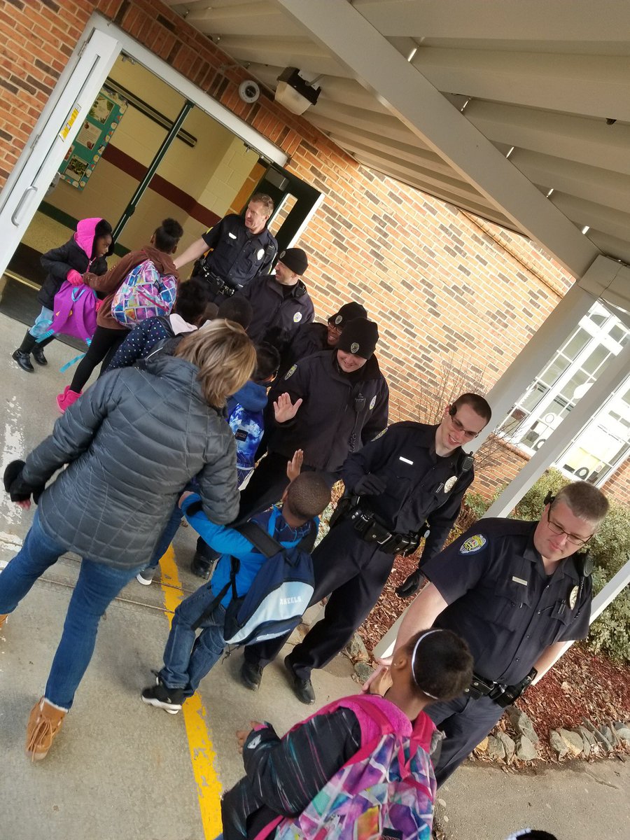 cityofwspolice's tweet photo. HIGH FIVE FRIDAY :)  Platoon 1 welcoming students to school at Gibson Elementary. TGIF!! Thank you parents, educators, officers and everyone else that support and lift up our young ones.  150  #policews #wsfcss https://t.co/KTYASkag4H