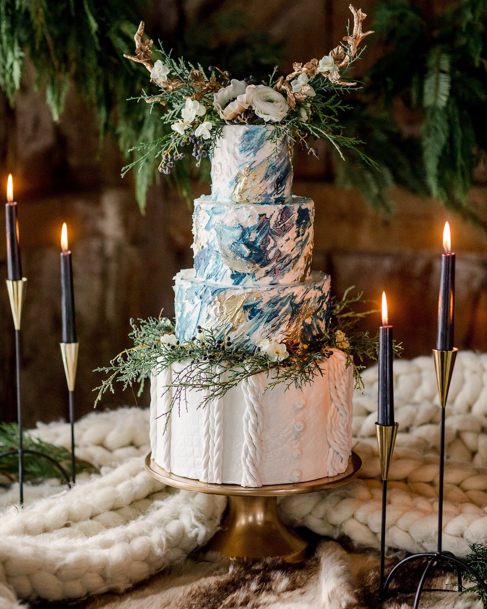 AutumnNomad's tweet photo. Funky Friday with our handmade sugar antler topper! Photo by @rodeoandcophoto see more on our Instagram @autumnnomad #funkyfriday #tgif #cakeart #art #baking #bakery #cake #sugar https://t.co/raWi7i2GKt
