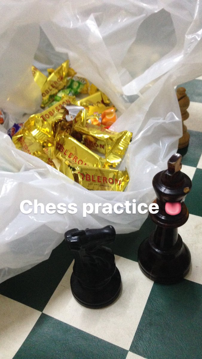 _cheyche_'s tweet photo. This week is all about #Chess and Yummy treats! Isn't is great to have Champions in your team!
#PeraLions πͺπ¦ #PeraChess https://t.co/ho1wK4QlW6